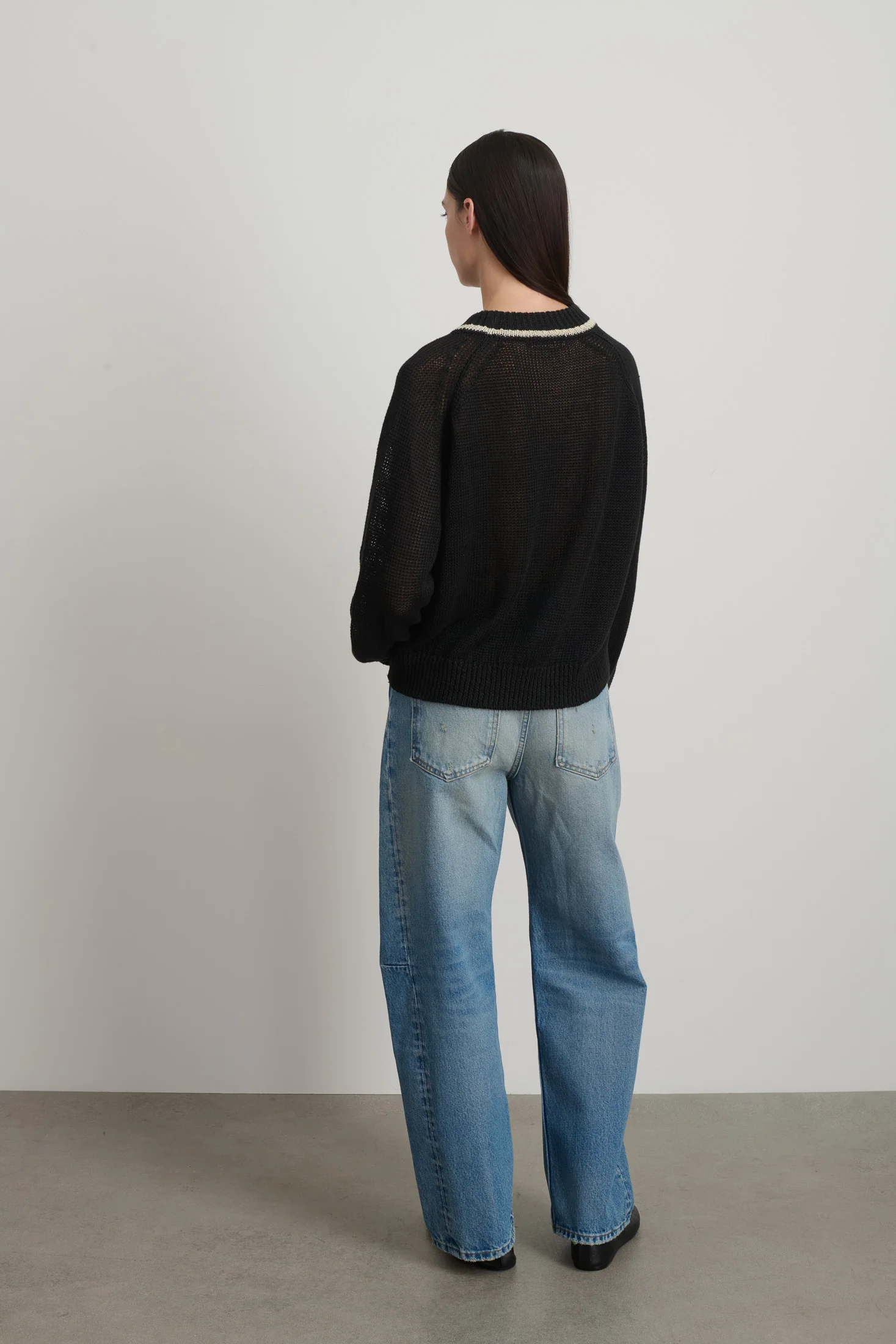Lind Ringer Crewneck Black/White Linen - Image 5
