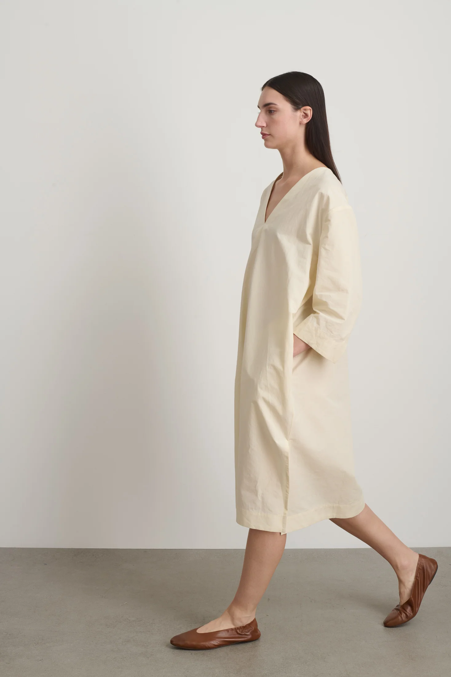 Vee Shift Dress White - Image 4