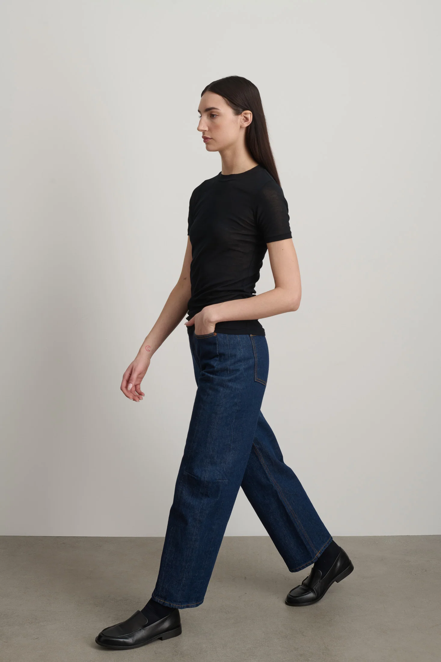 Vivien Tee Black - Image 6